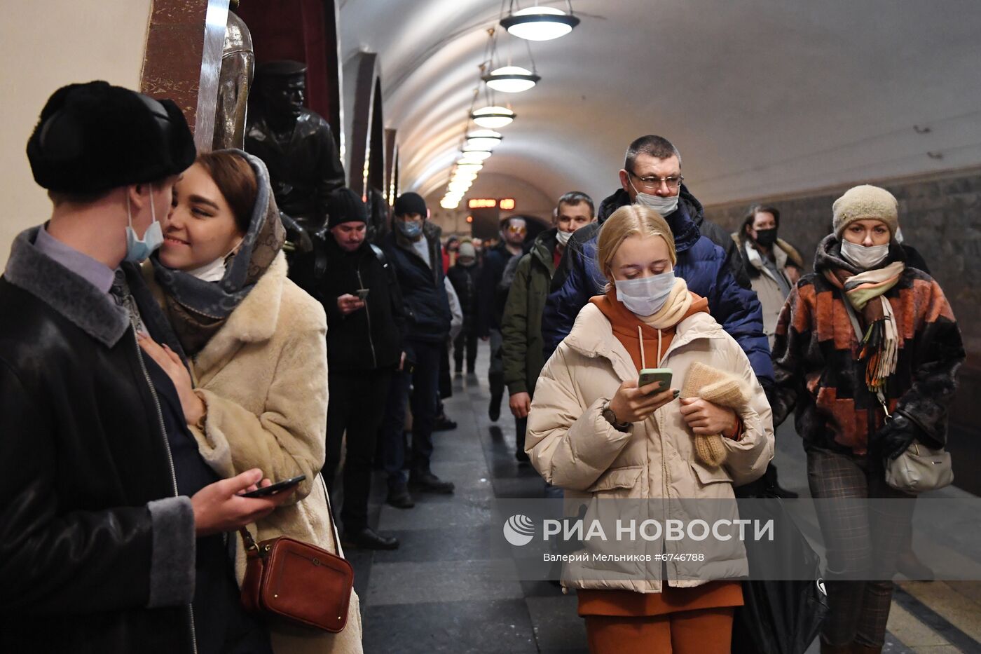 Соблюдение масочного режима в московском метро