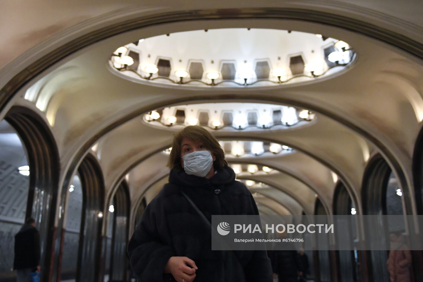 Соблюдение масочного режима в московском метро