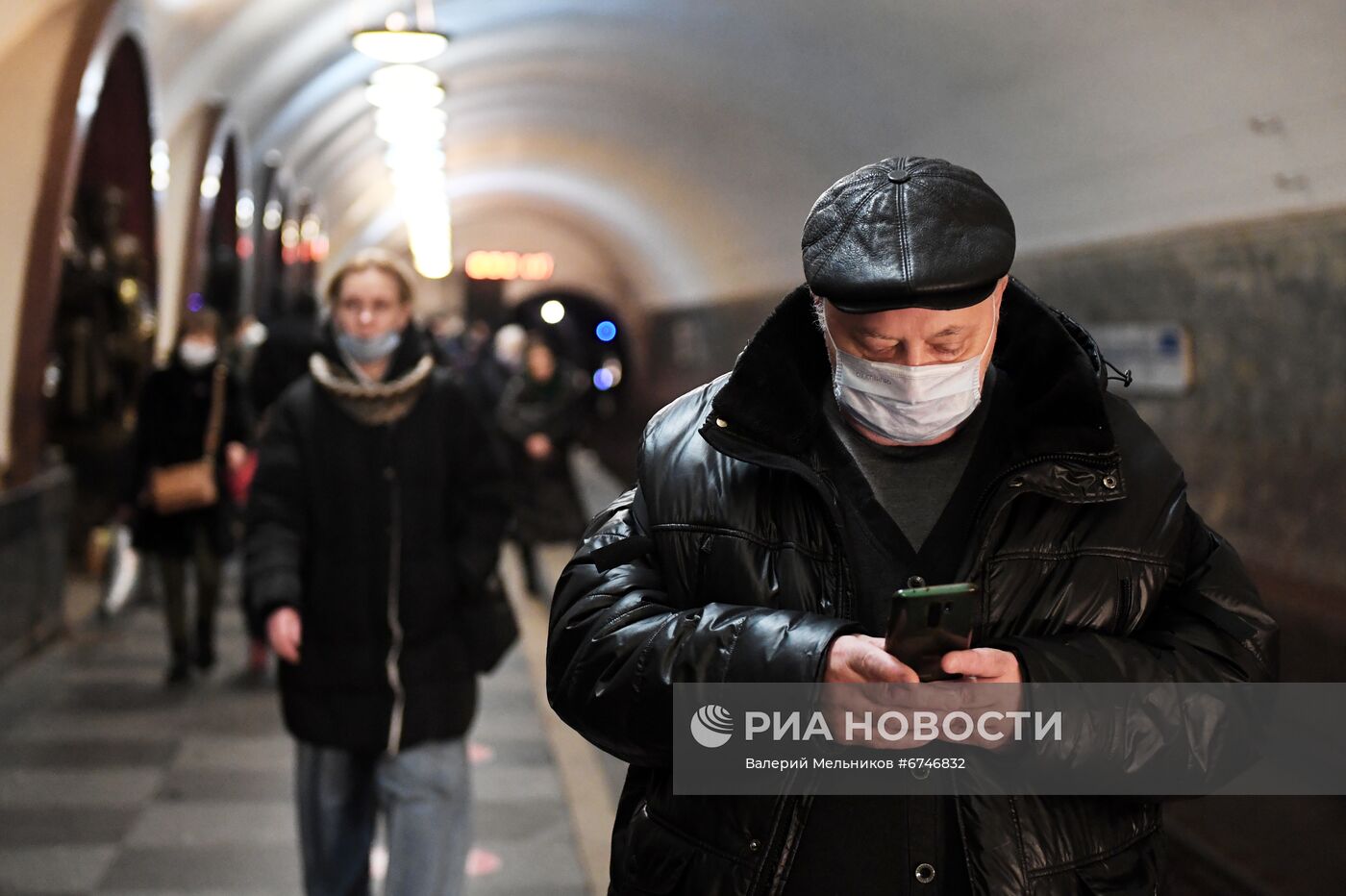 Соблюдение масочного режима в московском метро