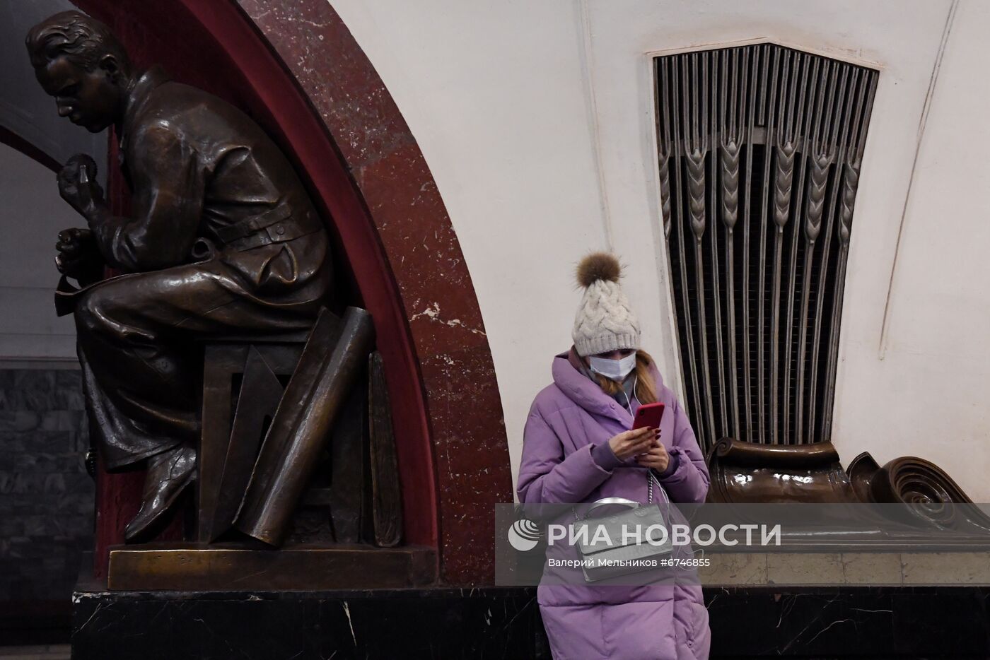 Соблюдение масочного режима в московском метро