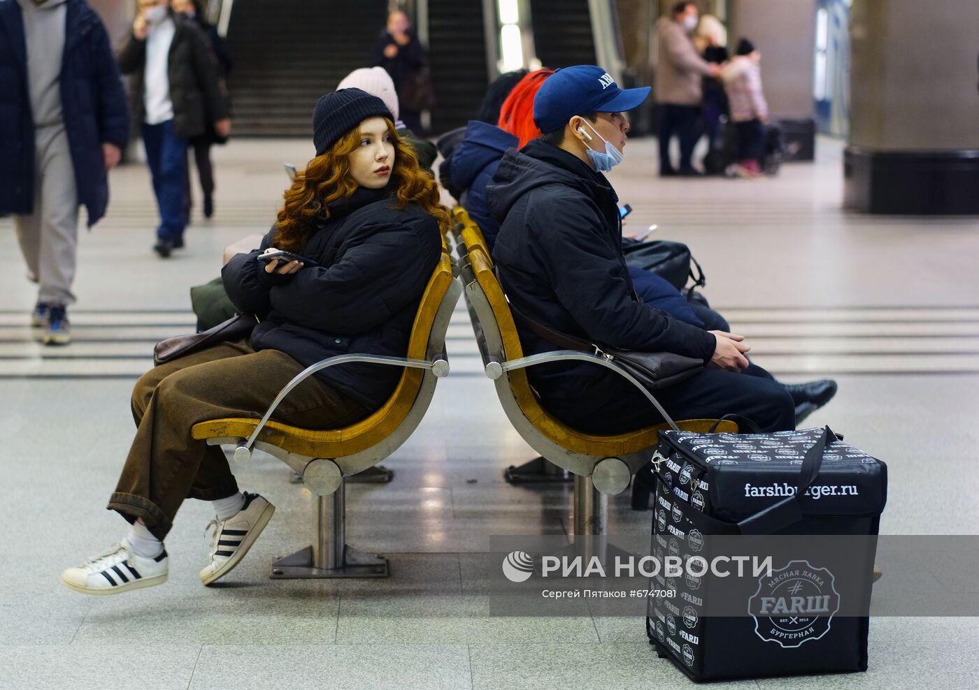 Соблюдение масочного режима в московском метро