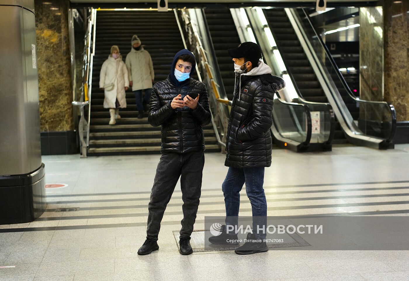 Соблюдение масочного режима в московском метро