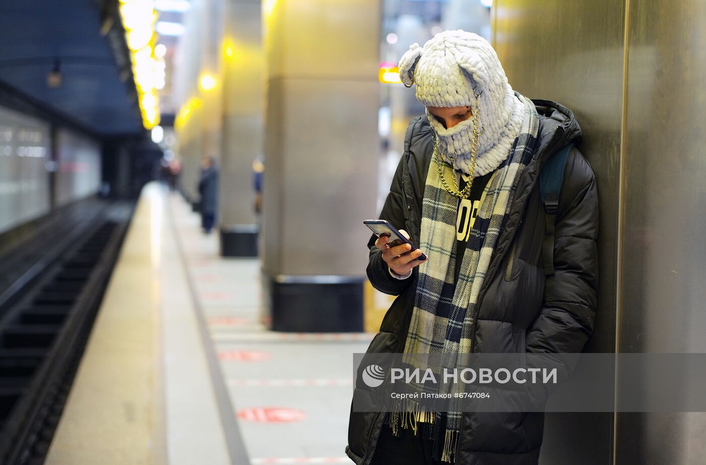 Соблюдение масочного режима в московском метро