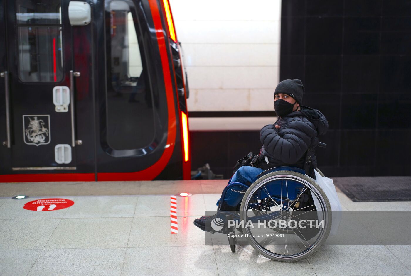 Соблюдение масочного режима в московском метро