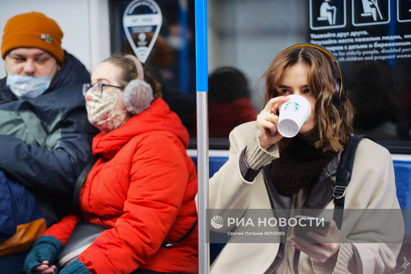 Соблюдение масочного режима в московском метро