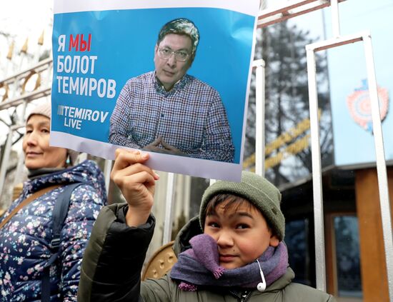 Митинг в поддержку киргизского журналиста Б. Темирова в Бишкеке