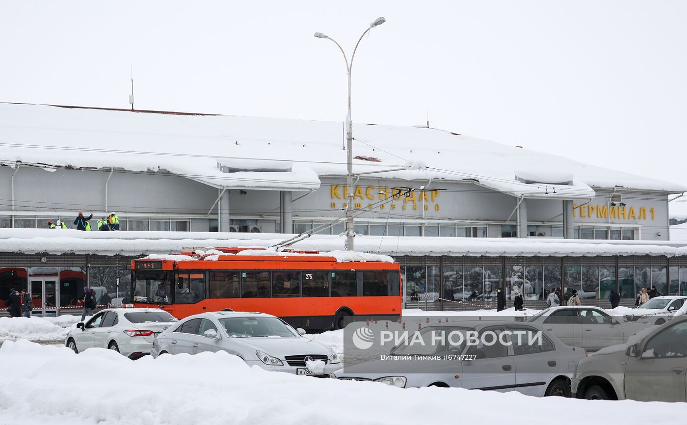 Аэропорт Краснодара закрыт из-за снегопада