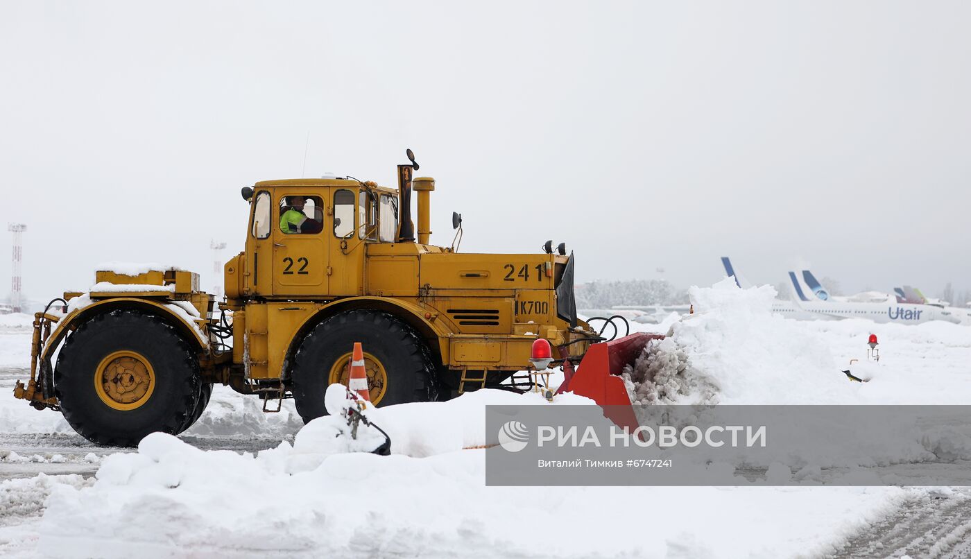 Аэропорт Краснодара закрыт из-за снегопада