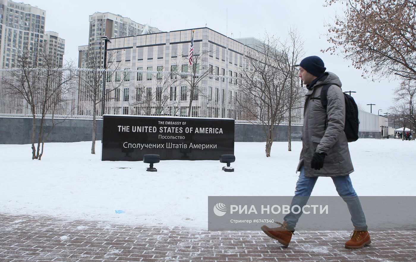 Посольства США и Великобритании в Киеве в преддверии эвакуации дипломатов