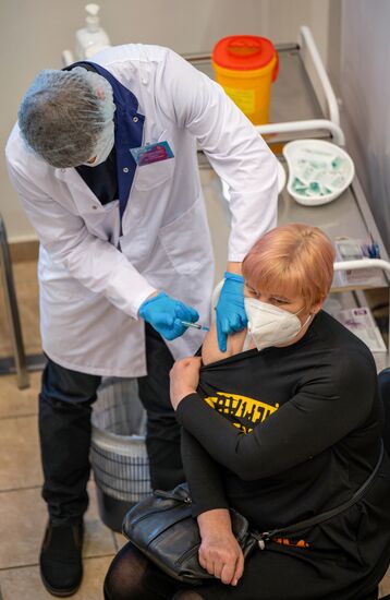 Вакцинация от COVID-19 в ГУМе