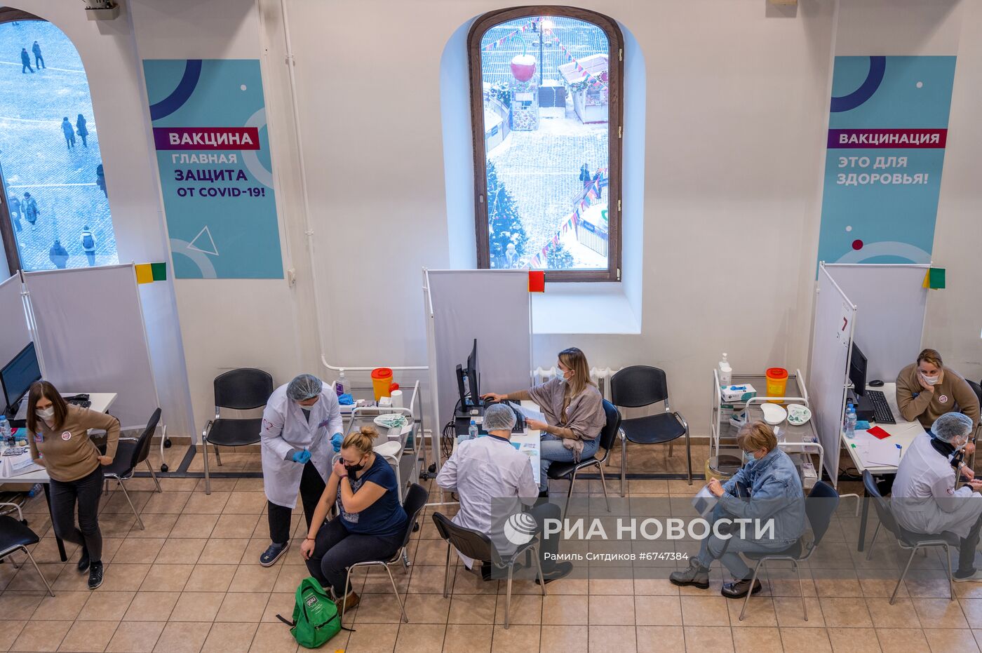 Вакцинация от COVID-19 в ГУМе