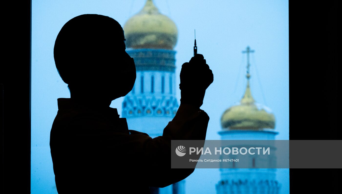 Вакцинация от COVID-19 в ГУМе