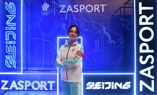 Фигуристка Е. Медведева посетила экипировочный центр Zasport для российских олимпийцев