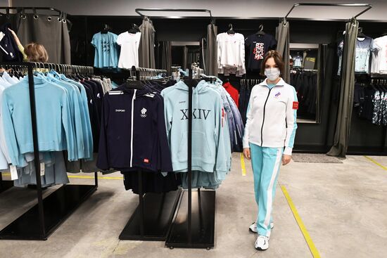 Фигуристка Е. Медведева посетила экипировочный центр Zasport для российских олимпийцев