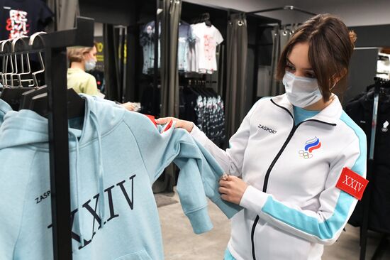 Фигуристка Е. Медведева посетила экипировочный центр Zasport для российских олимпийцев