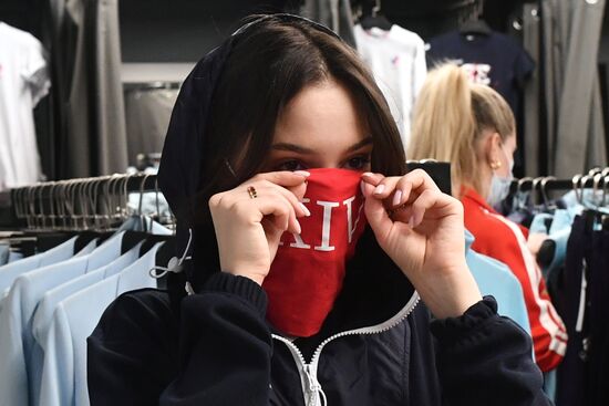 Фигуристка Е. Медведева посетила экипировочный центр Zasport для российских олимпийцев