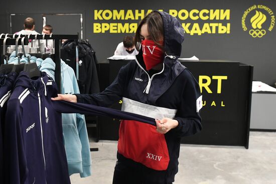 Фигуристка Е. Медведева посетила экипировочный центр Zasport для российских олимпийцев