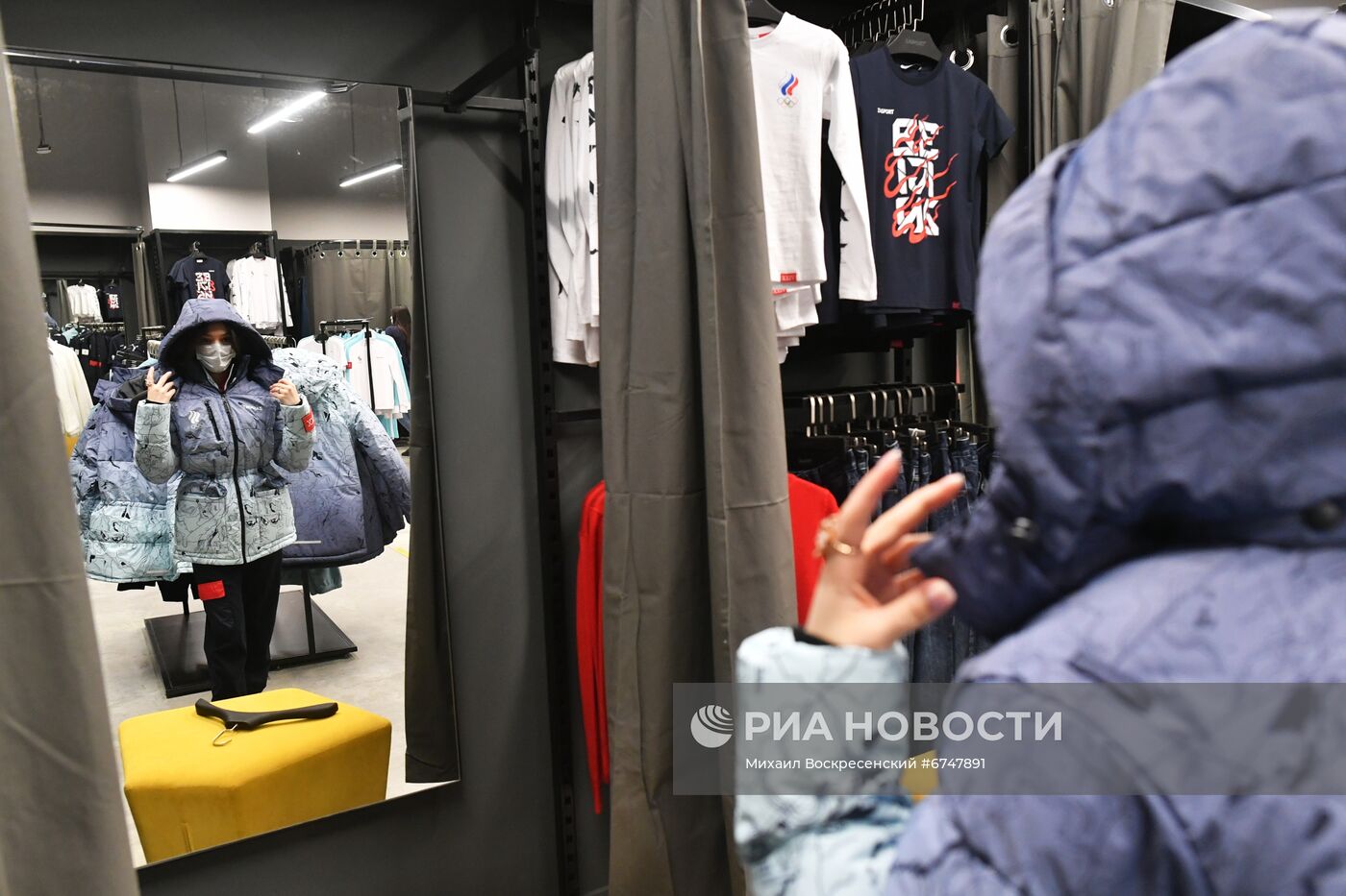 Фигуристка Е. Медведева посетила экипировочный центр Zasport для российских олимпийцев