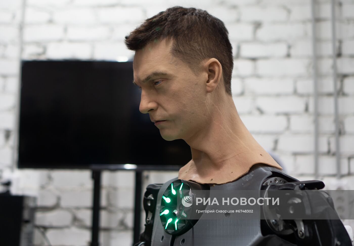 Человекоподобный робот в пермской компании "Промобот"