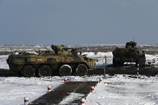 Учения артиллеристов и мотострелковых войск в Южном военном округе