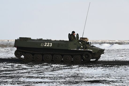 Учения артиллеристов и мотострелковых войск в Южном военном округе