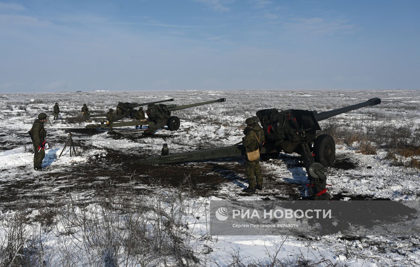 Учения артиллеристов и мотострелковых войск в Южном военном округе