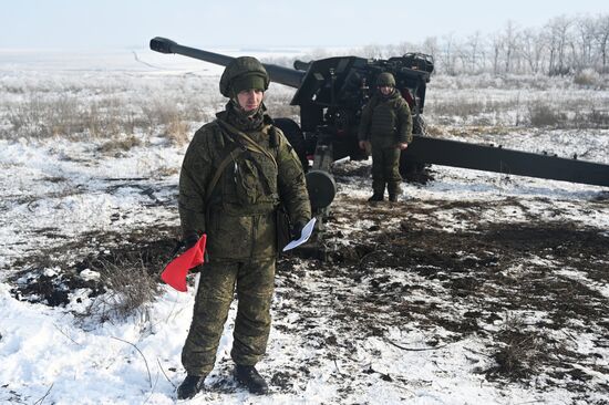 Учения артиллеристов и мотострелковых войск в Южном военном округе