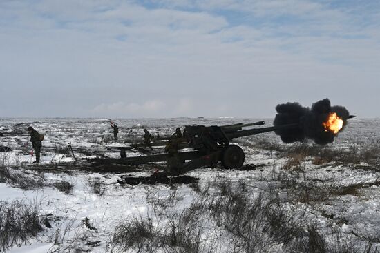 Учения артиллеристов и мотострелковых войск в Южном военном округе