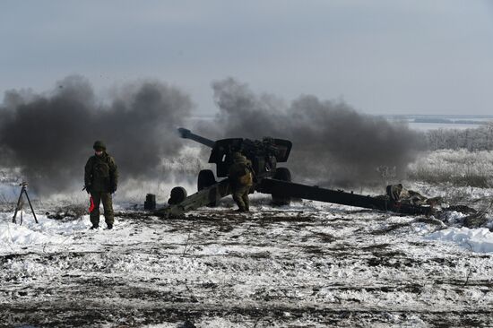 Учения артиллеристов и мотострелковых войск в Южном военном округе