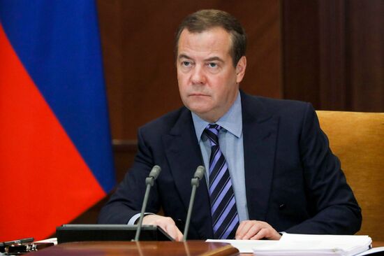 Зампред Совета безопасности РФ Д. Медведев провел заседание президиума Совета при президенте РФ по науке и образованию