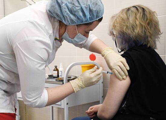 Обязательная вакцинация студентов от COVID-19 в Красноярске