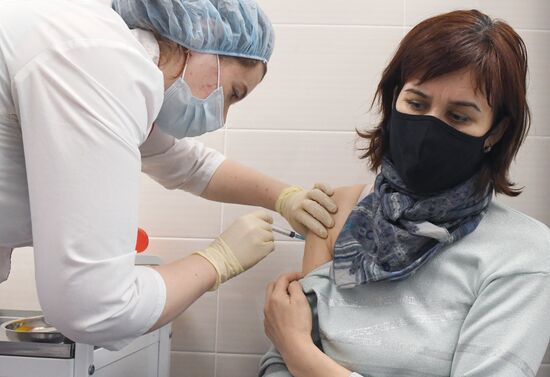 Обязательная вакцинация студентов от COVID-19 в Красноярске