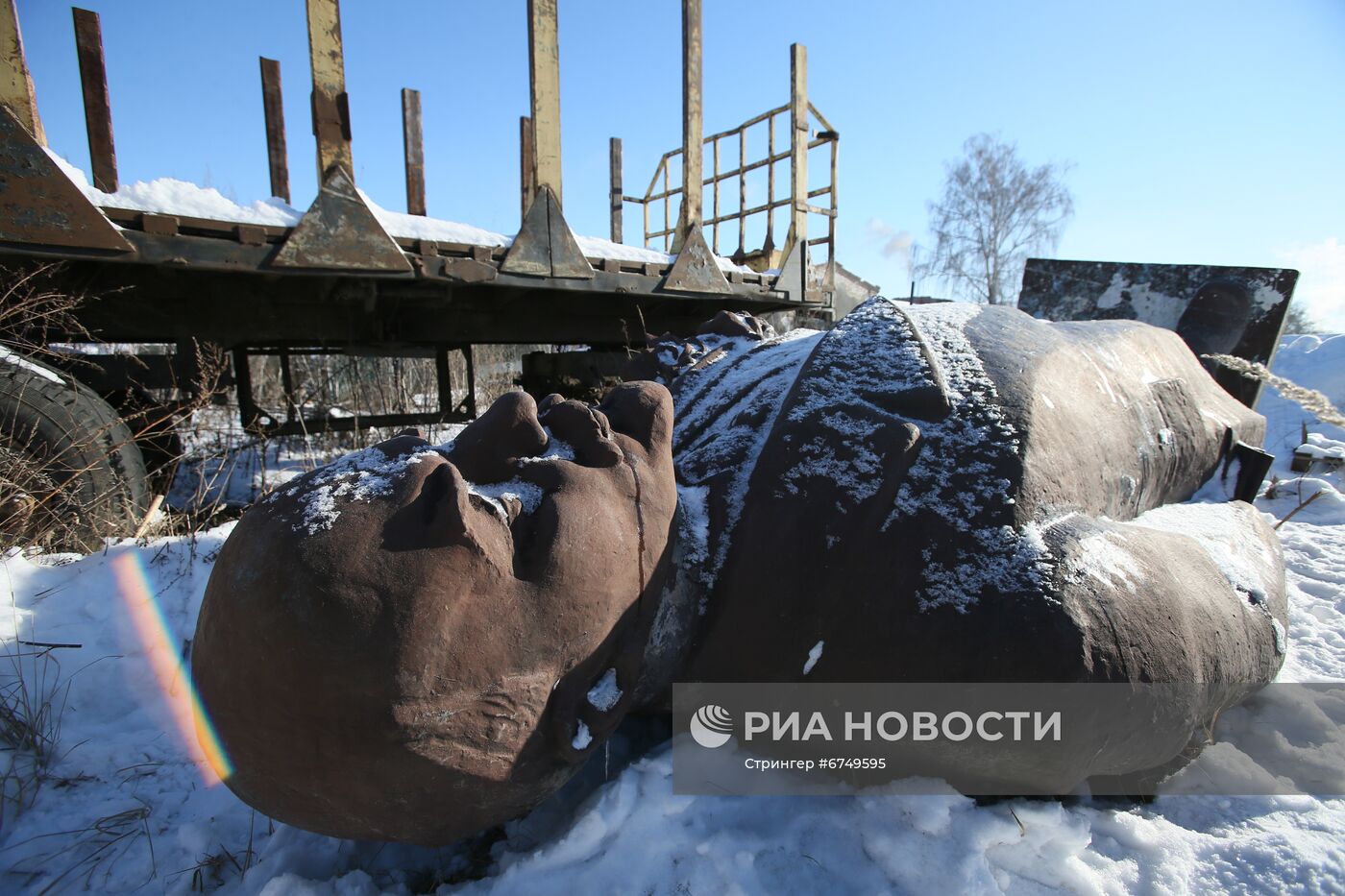 В Черниговской области Украины выставили на аукцион памятник Ленину