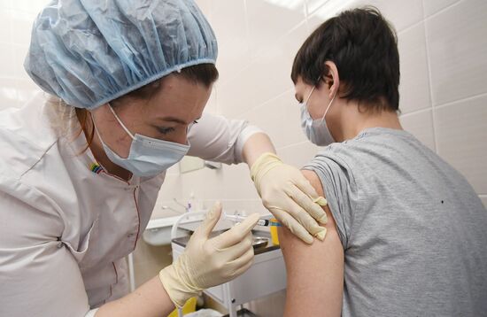 Обязательная вакцинация студентов от COVID-19 в Красноярске