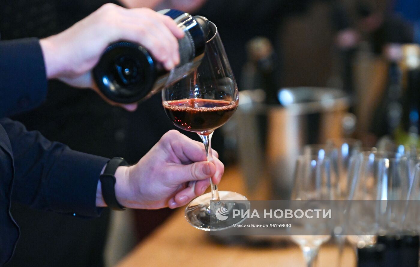 В Москве представили первый в России винный гид