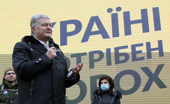 В Киеве рассмотрели апелляцию по делу экс-президента Украины П. Порошенко