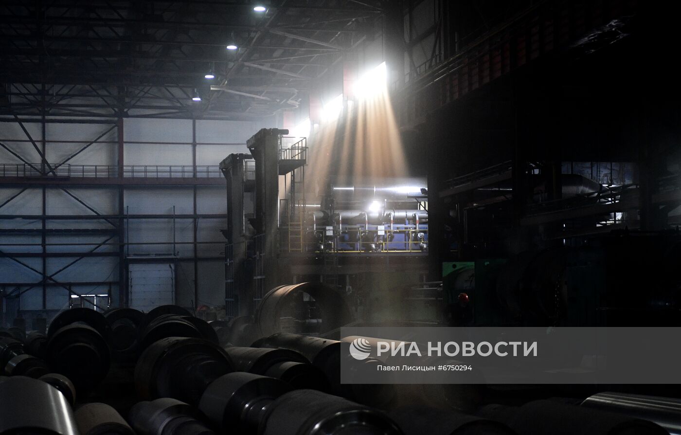 Запуск 300-тонного токарного станка на Кувшинском заводе в Свердловской области
