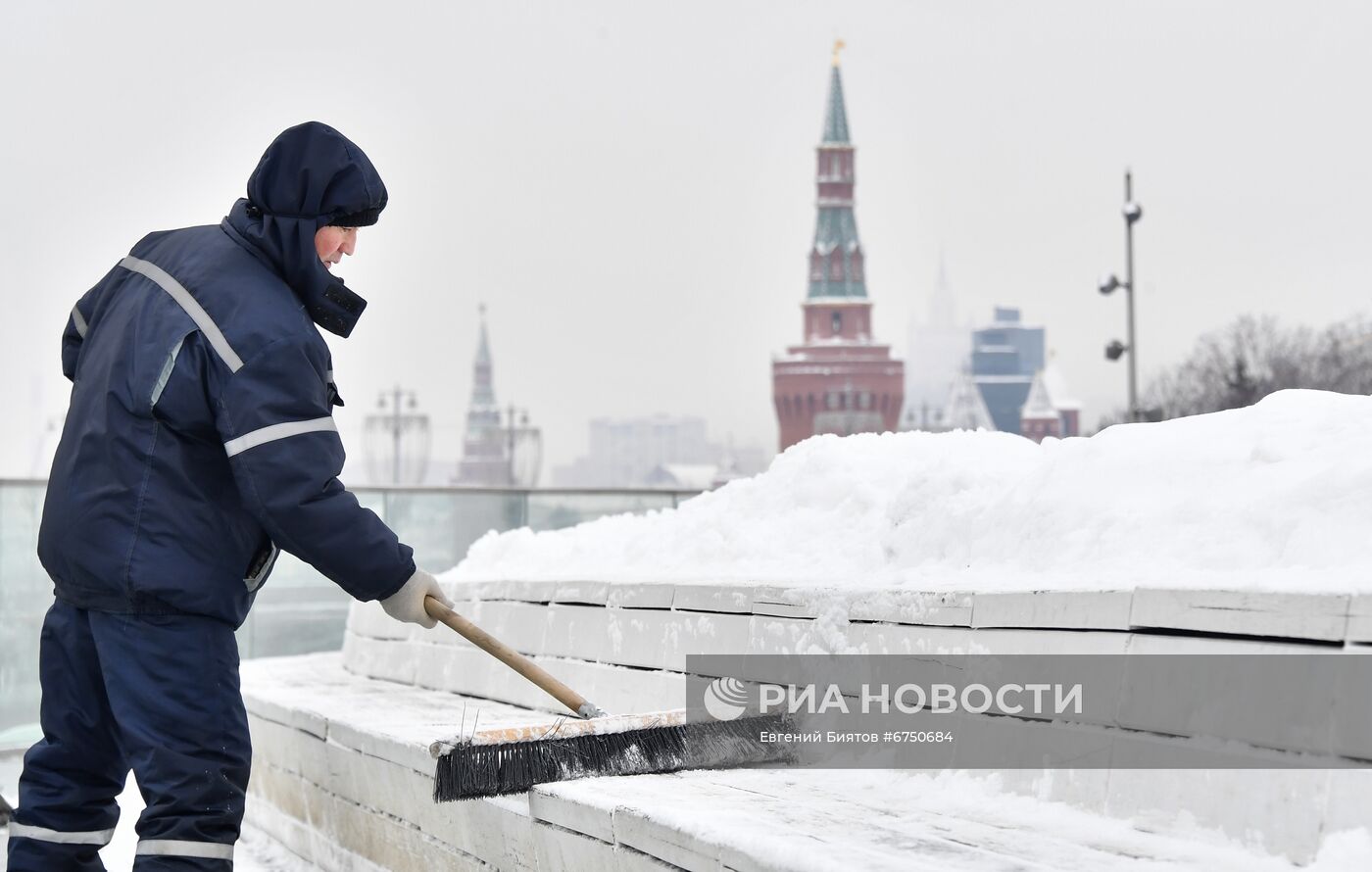 Уборка снега в Москве