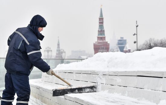 Уборка снега в Москве