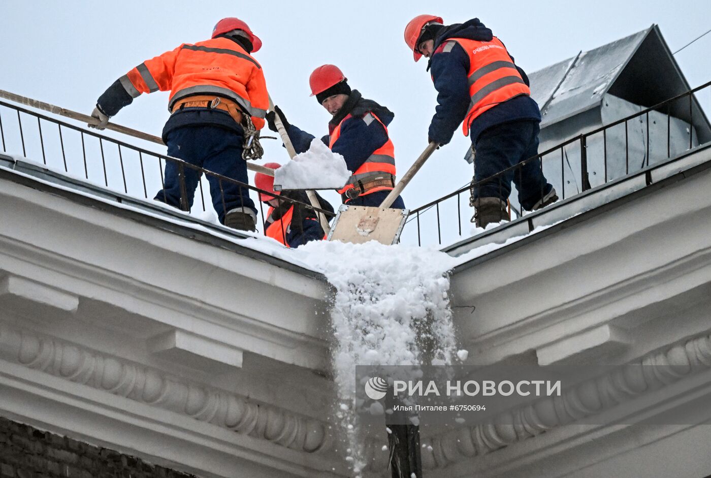 Уборка снега в Москве