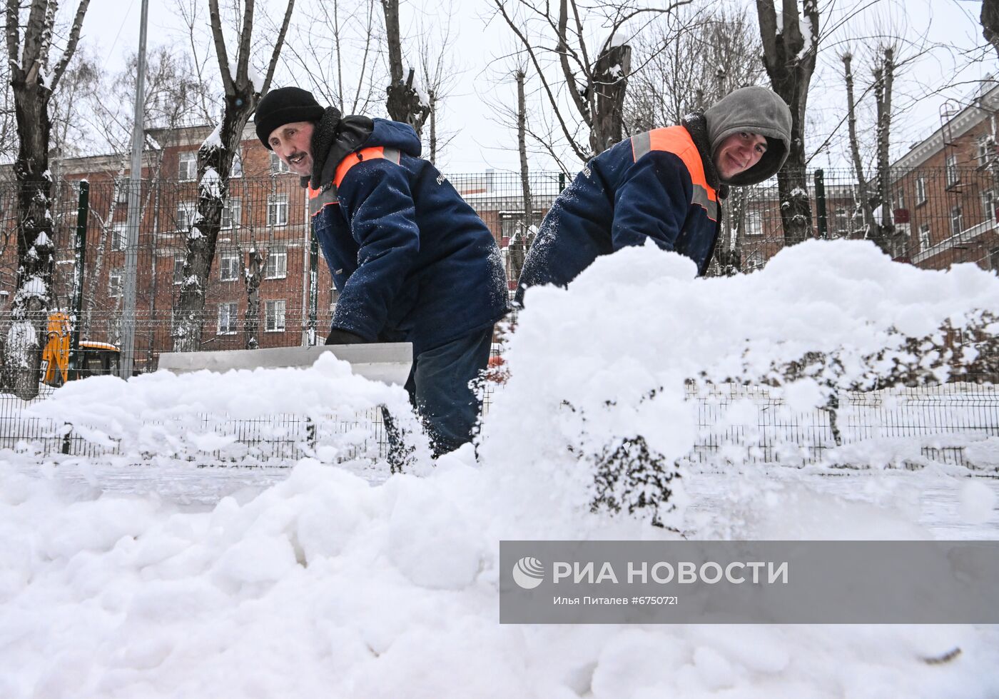 Уборка снега в Москве