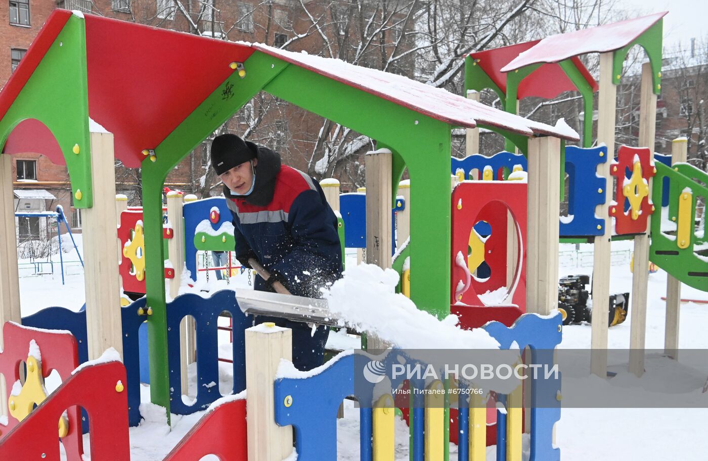 Уборка снега в Москве