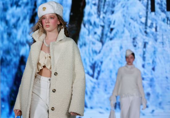 Показ мод в рамках выставки-форума "Уникальная Россия"