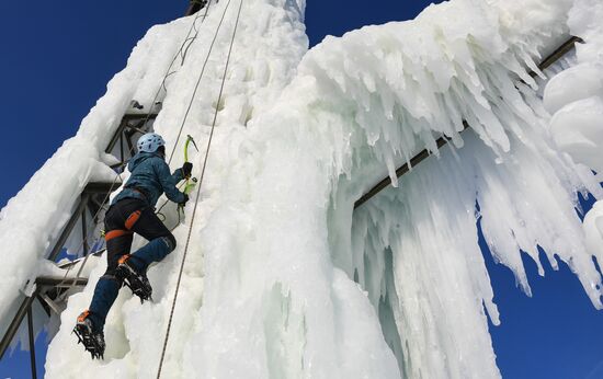 Ледовая тренировка альпинистов туристических клубов Новосибирска