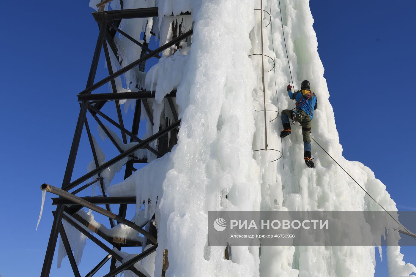 Ледовая тренировка альпинистов туристических клубов Новосибирска