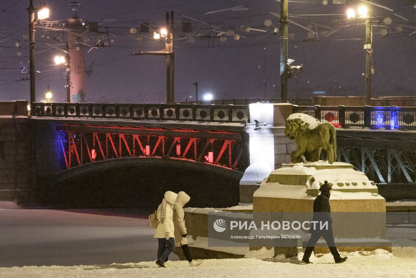 Подсветка Дворцового моста по случаю китайского Нового года