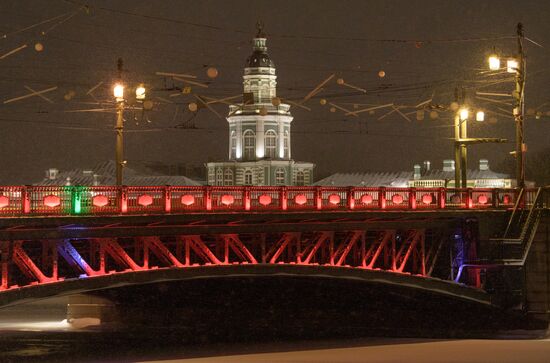 Подсветка Дворцового моста по случаю китайского Нового года