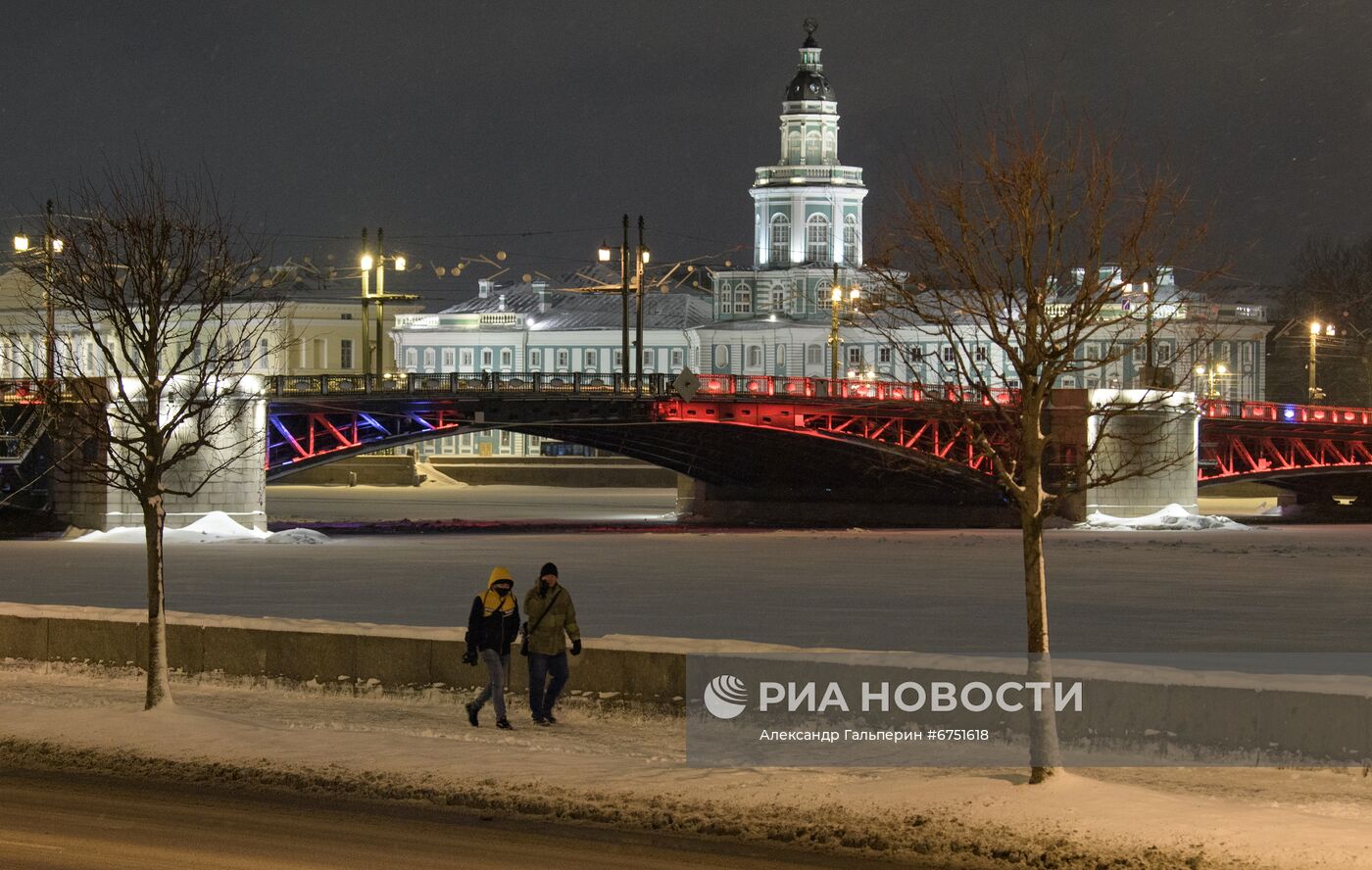 Подсветка Дворцового моста по случаю китайского Нового года