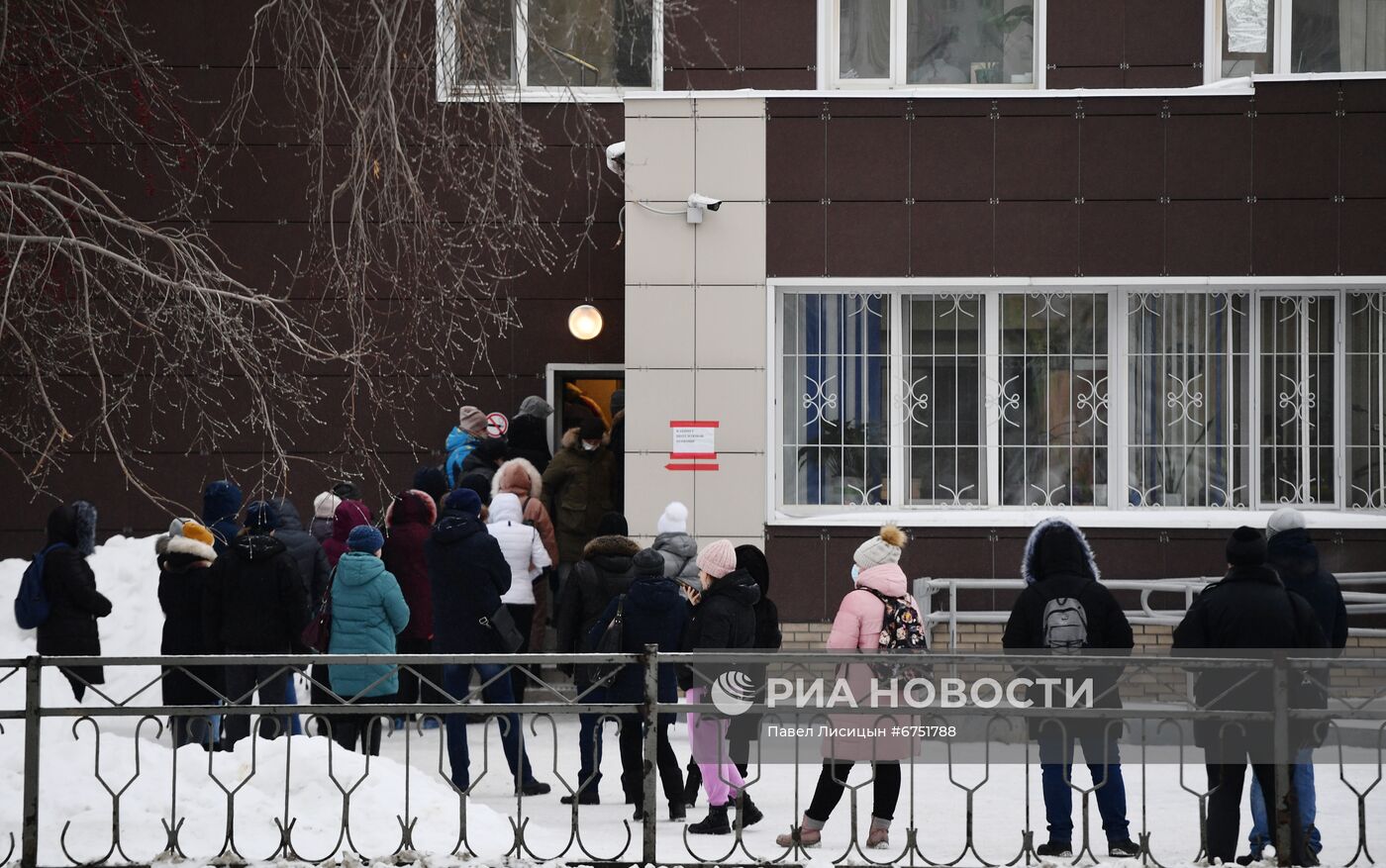 Очереди к врачам в поликлиниках из-за роста числа заболевших COVID-19