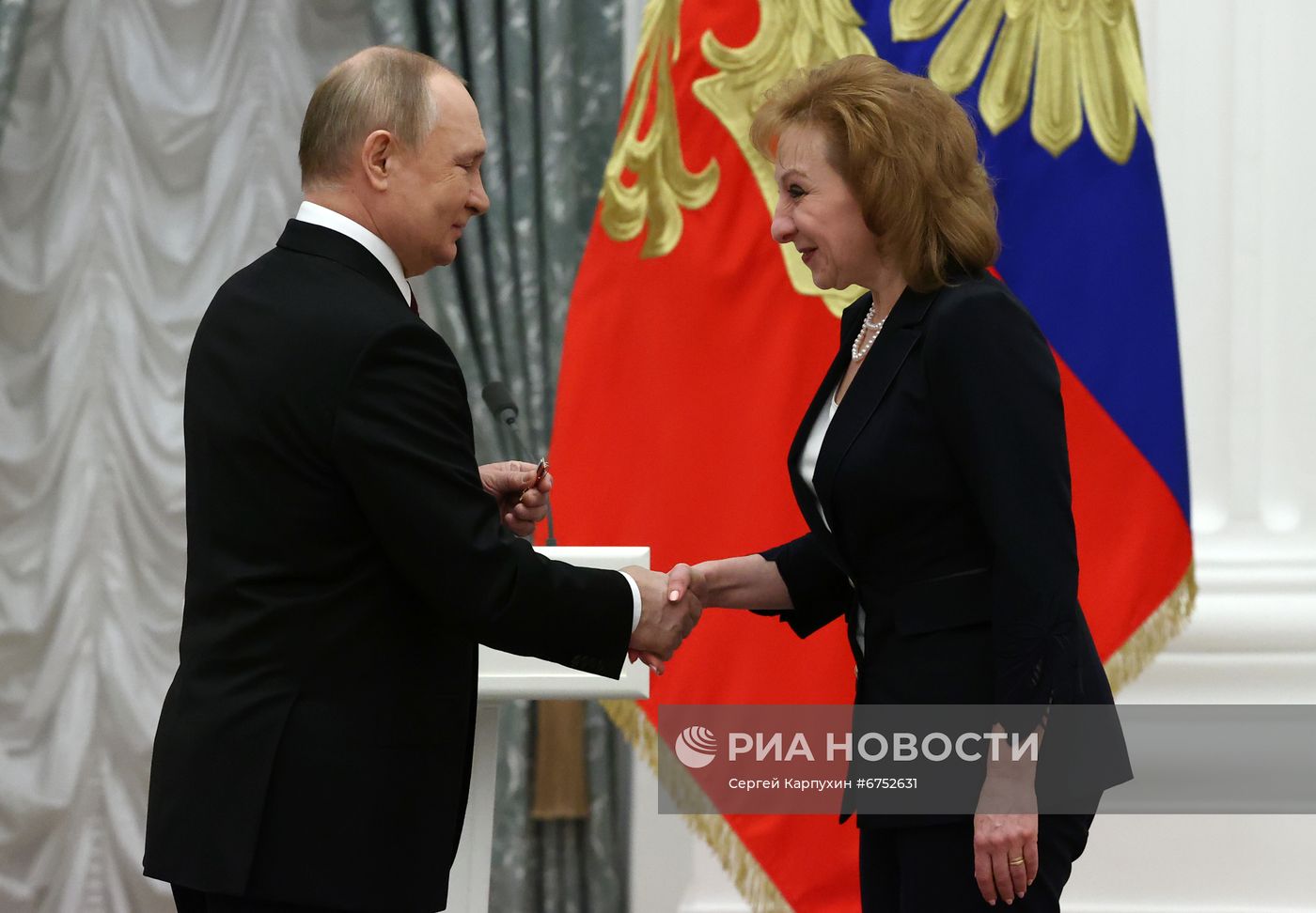 Президент РФ В. Путин вручил в Кремле государственные награды